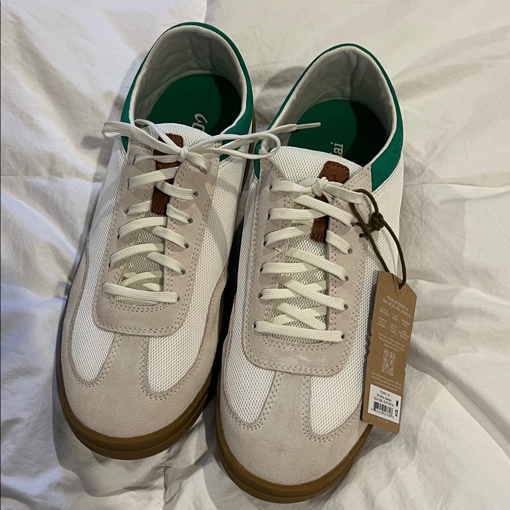 OluKai Men's Green and White Punni 
Size: 12